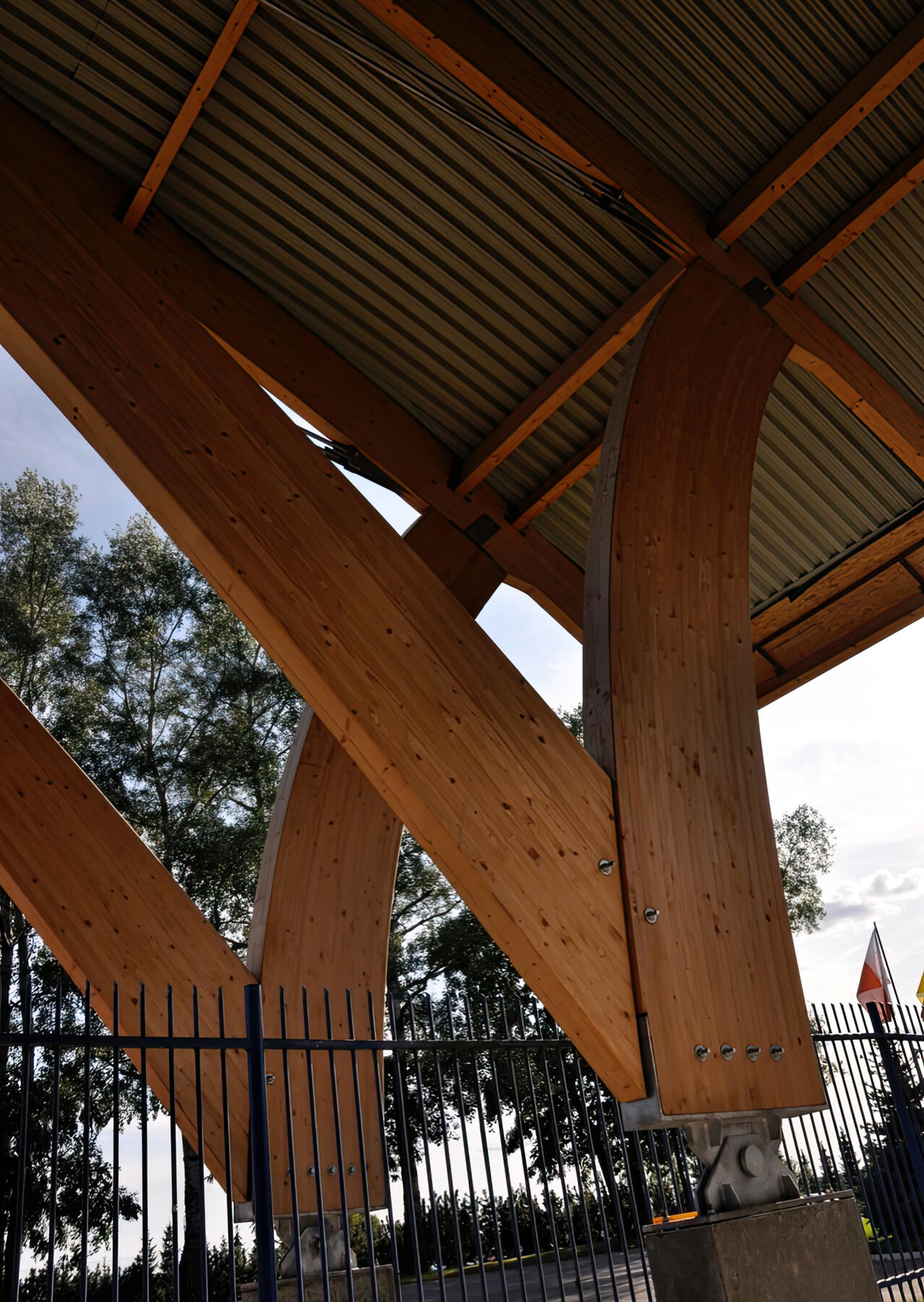 wsporniki z drewna klejonego